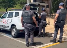 Suspeito de abandonar pit bull que morreu após ser encontrado sob sol e amarrado com cabo de carregador de celular é preso