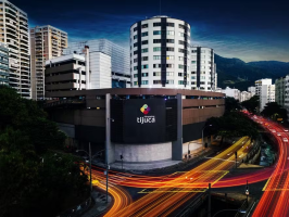 Após incêndio com duas mortes, Shopping Tijuca libera parte dos comerciantes para limpeza das lojas