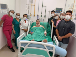 Mulher que teve 40% do corpo queimado em explosão com álcool recebe alta da UTI: 'Nova oportunidade'