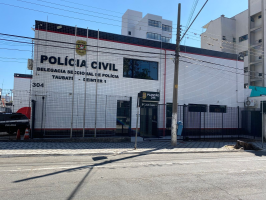 Mulher morre e homens ficam feridos em batida entre motos, em Taubaté