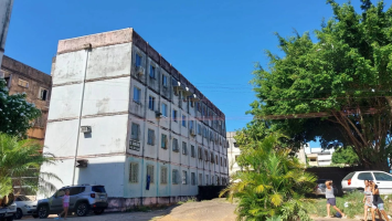 Homem invade apartamento, tenta matar ex a facadas e acaba preso, em Vila Velha